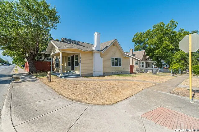 3 bed, 2.0 bath, 1412 sqft, $1,600 — Photo 3