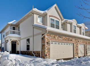 370 Bay Tree Cir, Vernon Hills, IL 60061