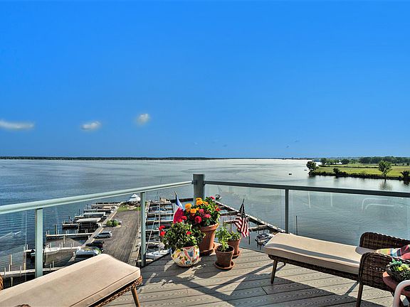 3rd image of 2964 Lakeshore Dr Unit W701