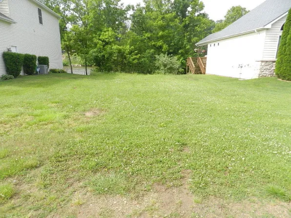 602 Swan River Dr, Benton Harbor, MI 49022