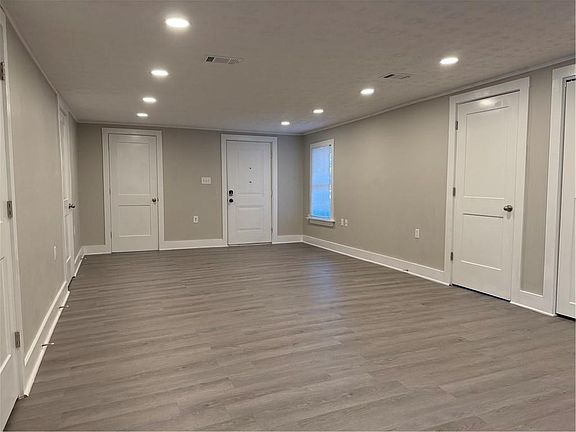 3rd image of 2612 Longleaf Dr