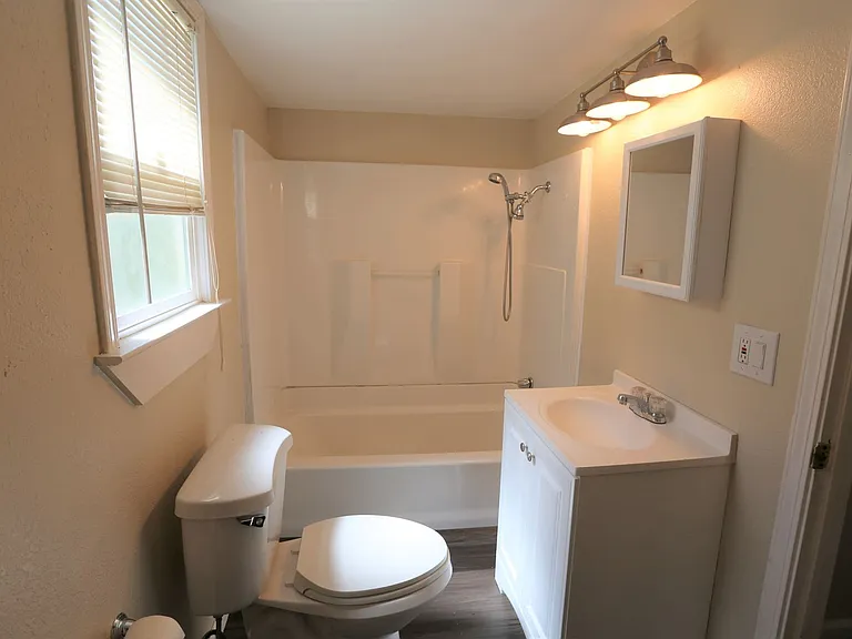 575 E St — Photo 7