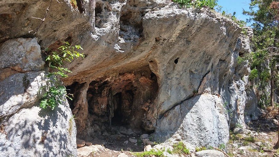 1st image of 752 Live Oak Canyon