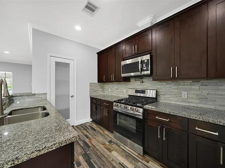4732 Carmen St #B — Photo 14