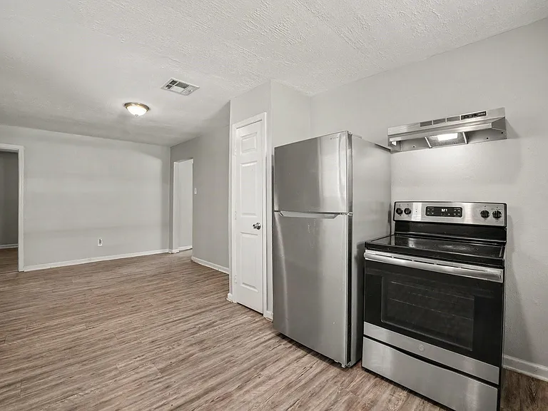 8807 Barton St — Photo 7