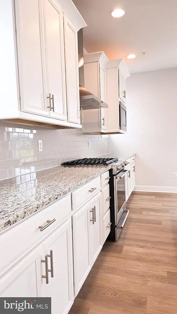 3 bed, 2.5 bath, 1848 sqft, $2,400 — Photo 4