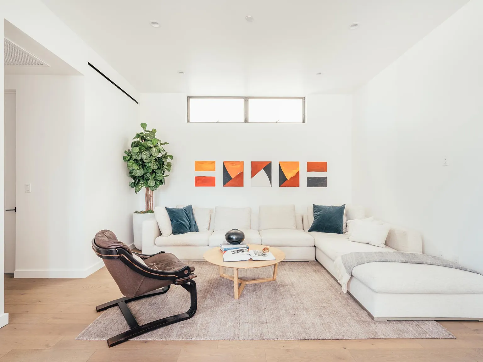 2846 Alsace Ave — Photo 4