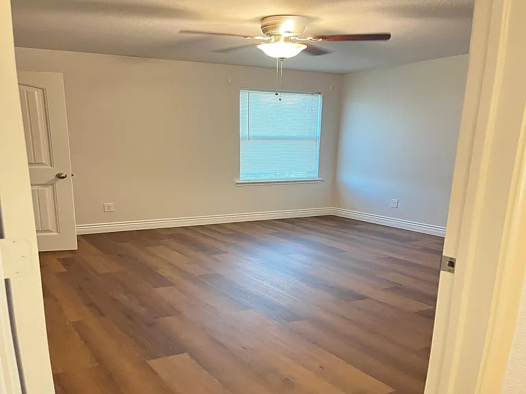 1903 Prairie View Dr — Photo 16