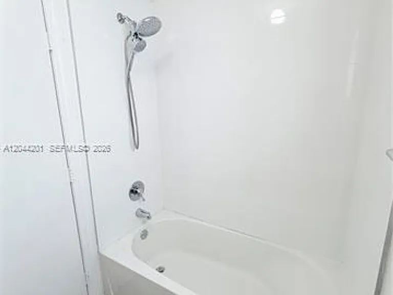 119 SW 6th Ln — Photo 37