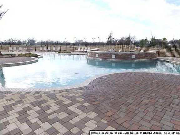 3rd image of 10 N Turnberry Ave