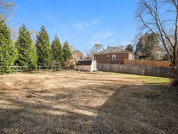 3rd image of 4415 Woods End Ln