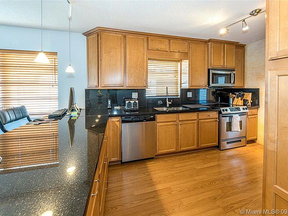 5th image of 700 Pine Dr APT 201