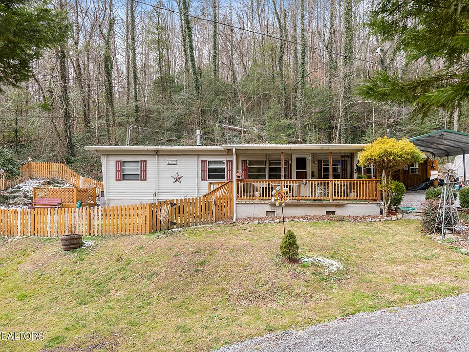 1st image of 425 Autumn Ln