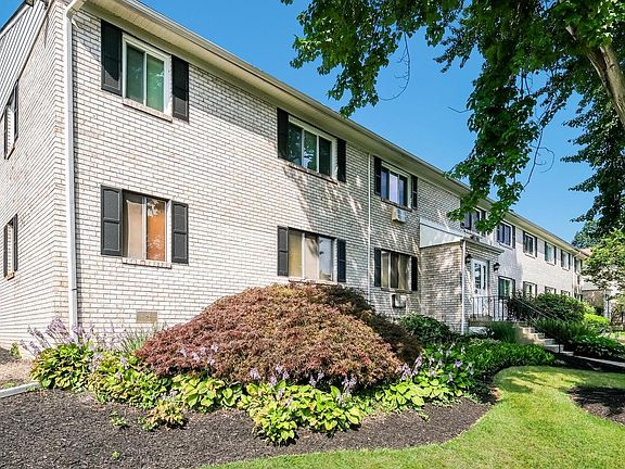 3rd image of 26 Park Ave Unit A14