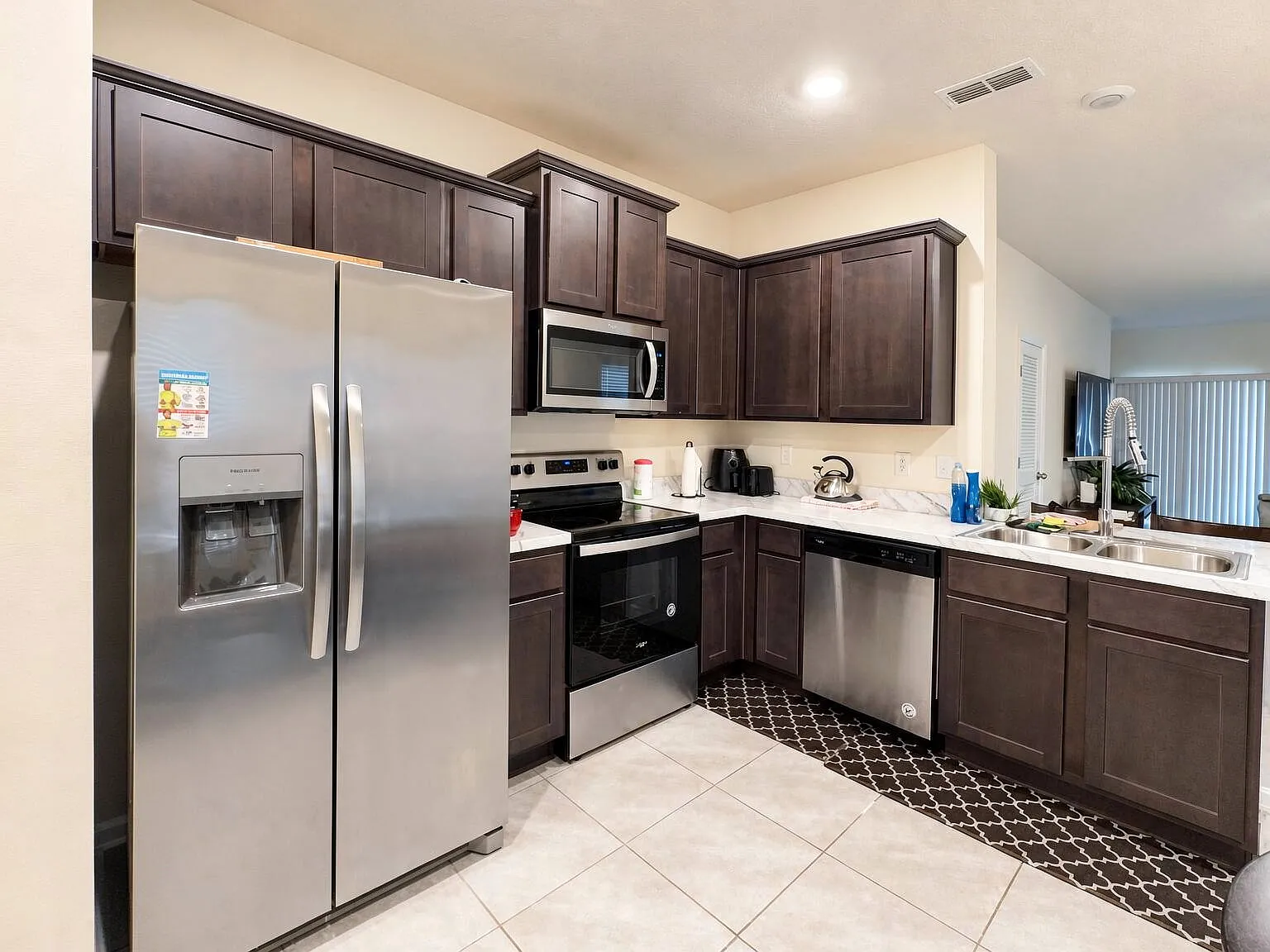 3 bed, 2.5 bath, 1500 sqft, $1,800 — Photo 2