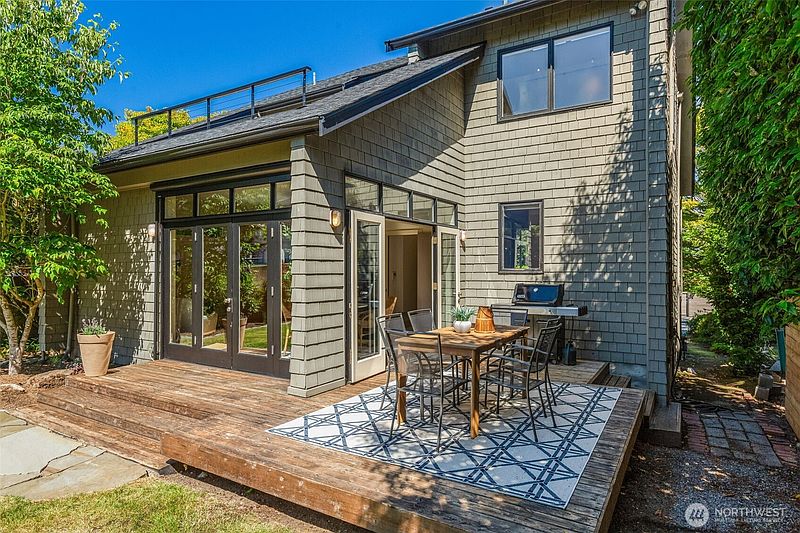 3rd image of 1819 39th Avenue E
