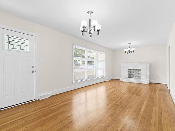 3rd image of 1022 Green Circle Dr