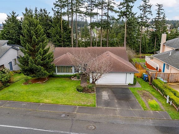 4th image of 901 SW Barrington Drive