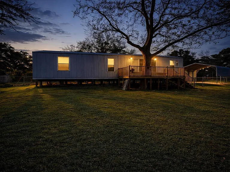 1037 Pecan Valley Dr — Photo 11