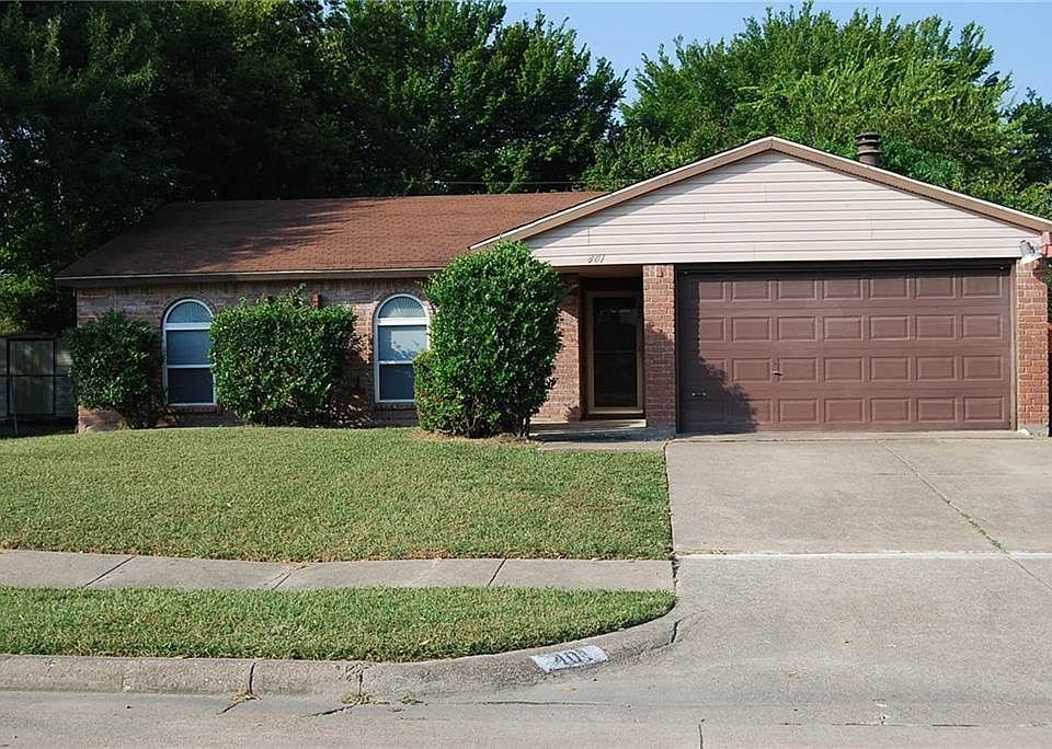 1st image of 401 Forestwood Dr