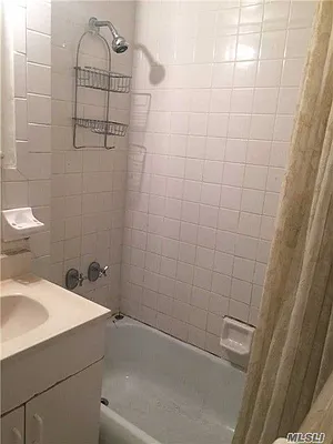 Sold by Winzone Realty Inc | media 6