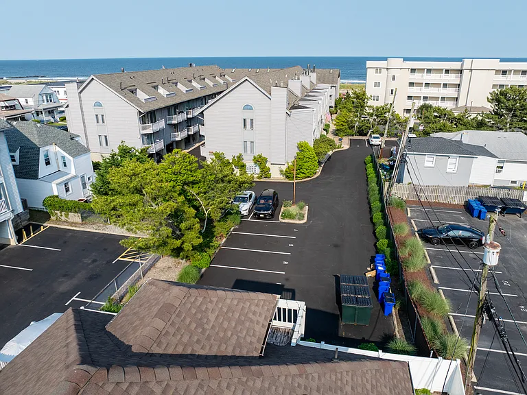 606 Beach Ave #3 — Photo 29