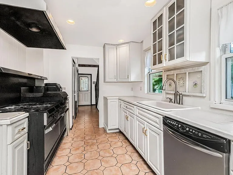 412 Warburton Ave #3 — Photo 5