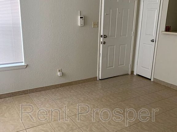 4th image of 4225 Thornbriar Ln APT O-211