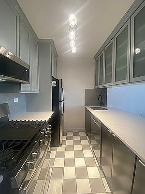 4th image of 500 W 43rd St APT 27J