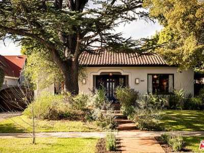 945 S Muirfield Rd, Los Angeles, CA, 90019