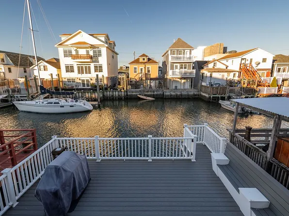 35 W 11th Rd, Far Rockaway, NY 11693