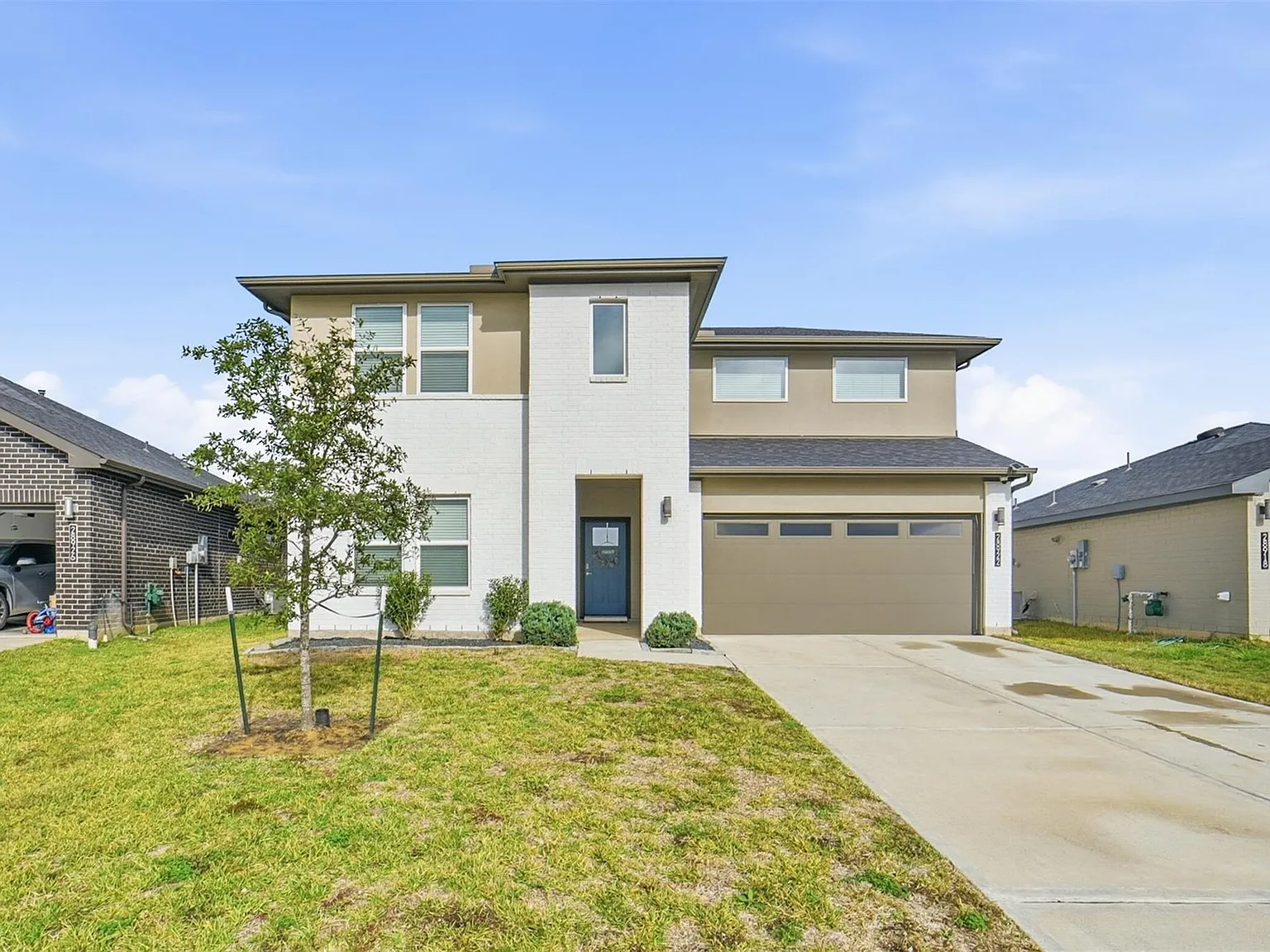 4 bed, 3.0 bath, 2571 sqft, $2,799 — Photo 1