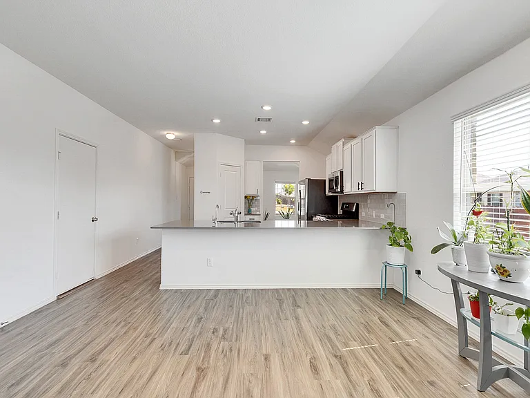 6444 Turin Ln — Photo 9