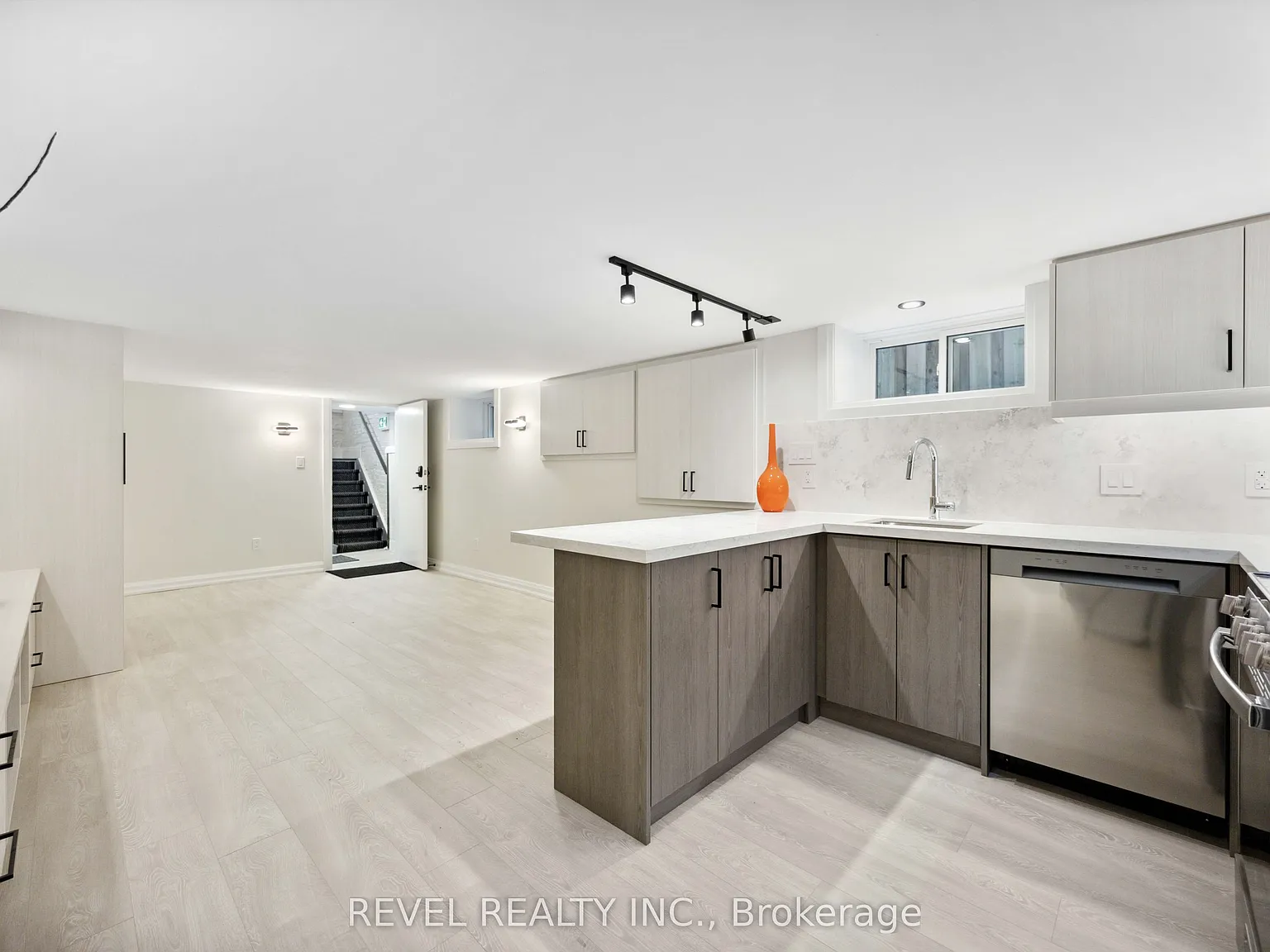 2 bed, $2,400 — Photo 3