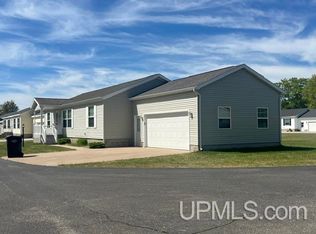 57 Kenneally Blvd, Gladstone, MI 49837