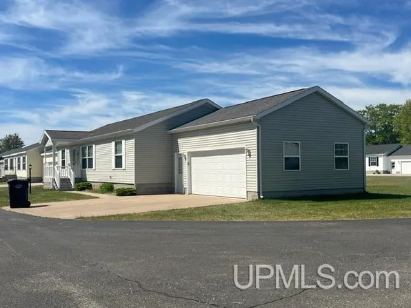 57 Kenneally Blvd, Gladstone, MI 49837