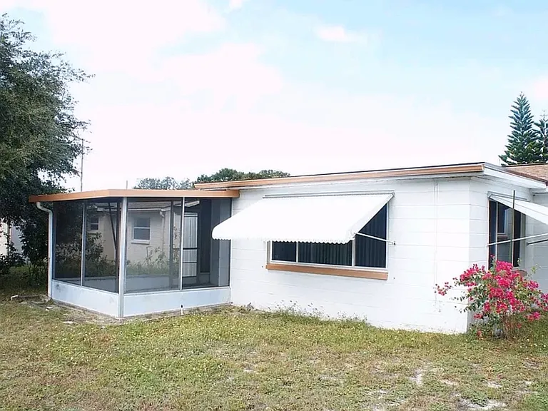 7608 Camelot Rd — Photo 14