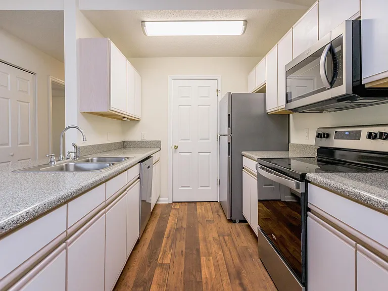 Baytree Condominiums — Photo 37