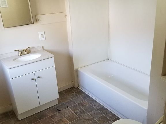 5th image of 1033 N Traub Ave