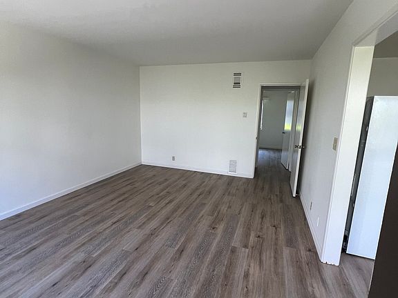 3rd image of 261 S Hudson Ave APT 2