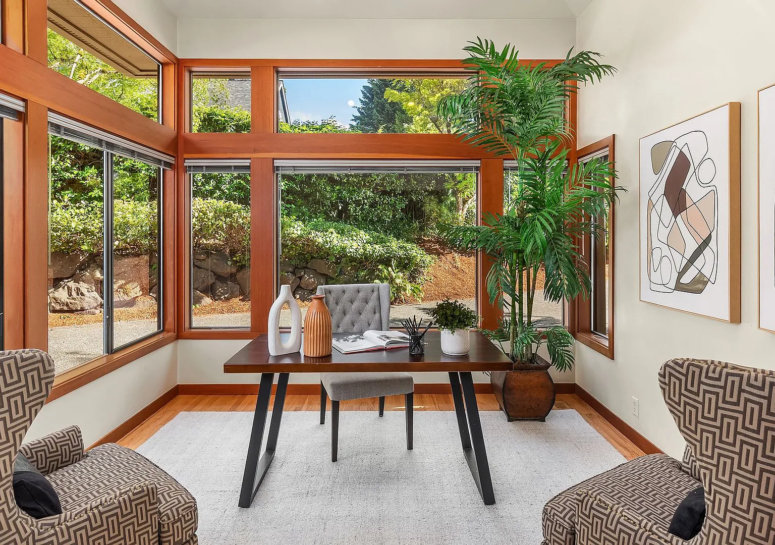 4Bd/2.75Ba Clyde Hill Home — Photo 4