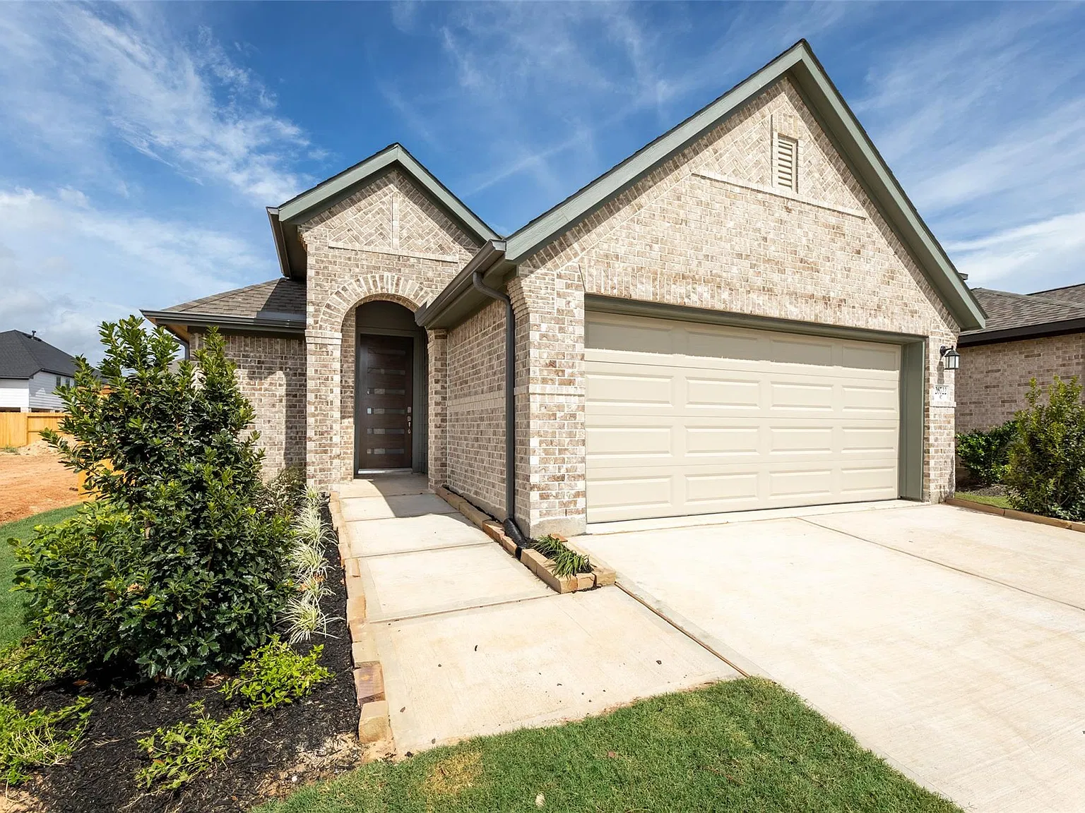 3 bed, $2,500 — Photo 2