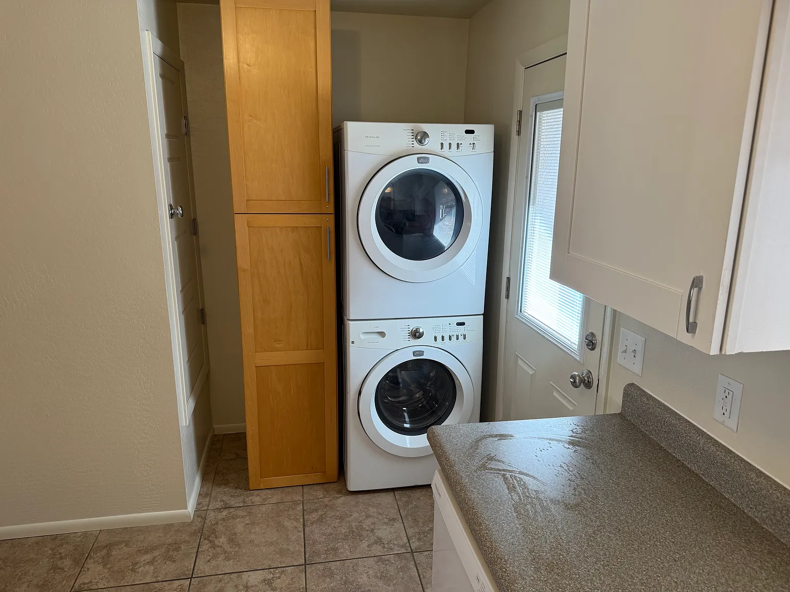 3 bed, 1100 sqft, $2,500 — Photo 2