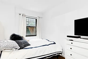 Rented by R New York