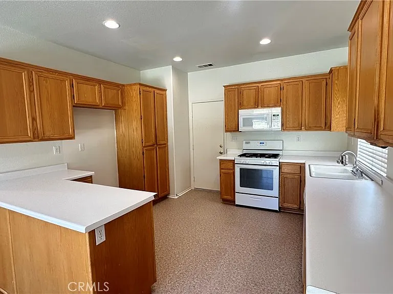 42558 Sparks Ct — Photo 6