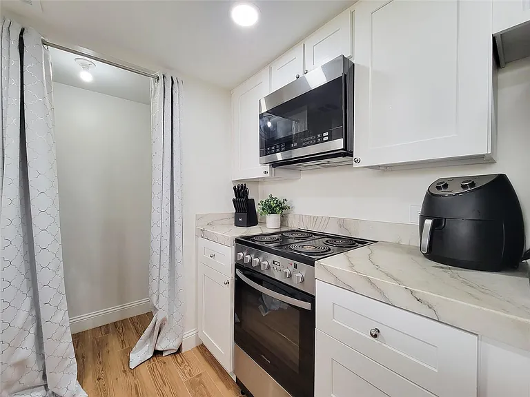 3525 Sage Rd #908 — Photo 6