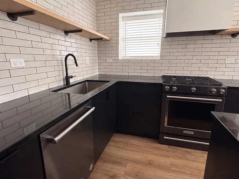 834 W Waveland Ave — Photo 11