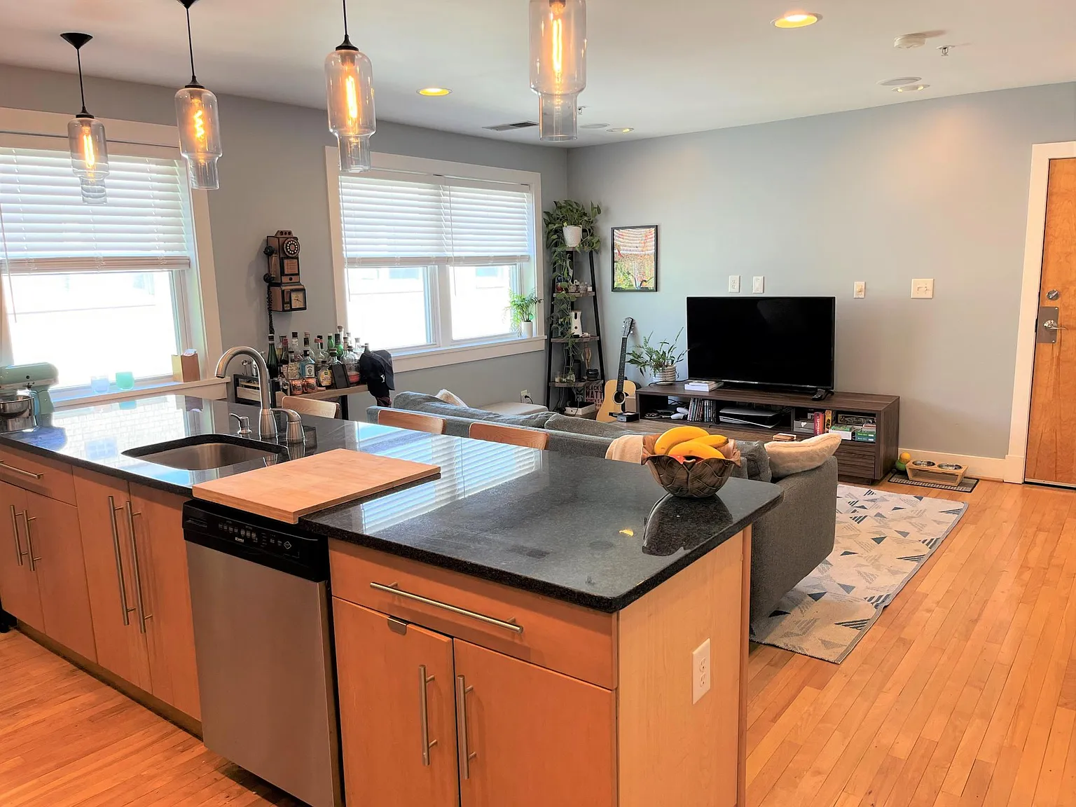 2 bed, 822 sqft, $2,900 — Photo 3