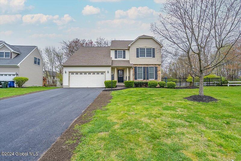 3rd image of 2 Hilltop Drive
