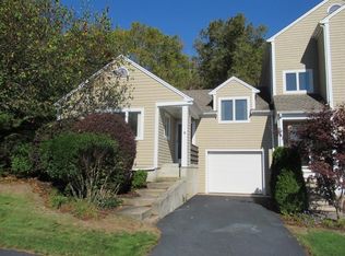 2 Pond View Dr, Hope Valley, RI 02832